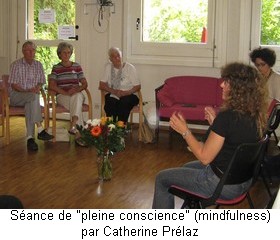 C. Pr�laz animant le groupe de mindfulness